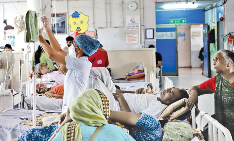 સમગ્ર ગુજરાતમાં અત્યારે સાર્વત્રિક વરસાદ વરસી રહ્યો છે. ભારે વરસાદના કારણે કેટલાક જિલ્લાઓમાં પુરની સ્થિતિ સર્જાઇ છે. ઠેર ઠેર જળબંબાકાર થતાં કેટલાય વિસ્તારોમાં લોકોને ઘરમા જ રહેવા મજબૂર બનવુ પડ્યુ છે.