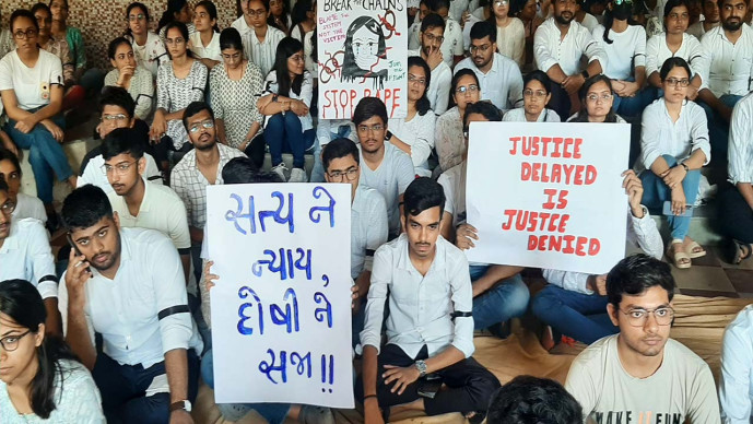 રાજકોટ સિવિલ હોસ્પિટલના ડોક્ટરોની હડતાલ યથાવત , 400થી વધુ રેસિડેન્ટ ડોક્ટરો જોડાયા ,