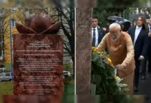 વડાપ્રધાન નરેન્દ્ર મોદી યુરોપિયન દેશ પોલેન્ડના પ્રવાસે છે ત્યારે વંદન કરતા વડાપ્રધાન ,