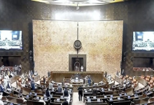 9 રાજ્યોની 12 બેઠકો પર પેટાચૂંટણી પહેલા જ તમામ ઉમેદવારો બિનહરીફ ચૂંટાઈ આવ્યા છે.