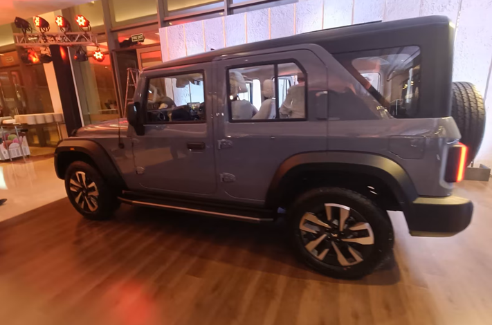ખૂબ ઓછી કિંમતમાં લોન્ચ થઇ ફાઇવ ડોર ધરાવતી Mahindra Thar Roxx, ફીચર્સ ગણીને તમે થાકી જશો