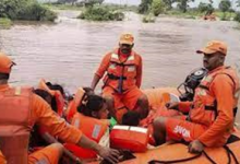 ગુજરાતમાં ભારે વરસાદ અને પૂરને કારણે જનજીવન સંપૂર્ણપણે અસ્તવ્યસ્ત થઈ ગયું છે. ત્રણ દિવસમાં મૃત્યુઆંક 35 પર પહોંચી ગયો છે