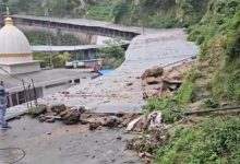 માતા વૈષ્ણોદેવીની યાત્રા દરમિયાન મોટી દુર્ઘટના સર્જાઈ છે. યાત્રાના માર્ગ પર ભૂસ્ખલન ,