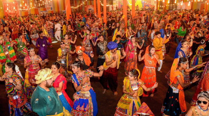 ગરબા આયોજકો પર હવે મોટી કાયદાકીય જવાબદારી : ફાયર, ઈલેક્ટ્રીકના અધિકૃત અધિકારી પાસેથી પ્રમાણપત્ર તેમજ ખાણી-પીણીના સ્ટોલ રાખનારને ફૂડ ઇન્સ્પેક્ટરની મંજૂરી લેવી પડશે