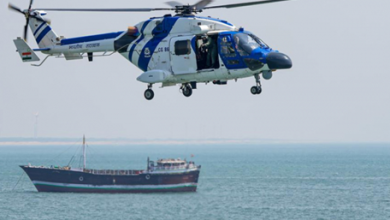 પોરબંદરમાં સમુદ્ર નજીક કોસ્ટગાર્ડનું હેલિકોપ્ટર ક્રેશ થતા 4 માંથી ત્રણ જવાનો લાપતા થયા હતા. જ્યારે 1 જવાન મળી આવ્યો હતો.