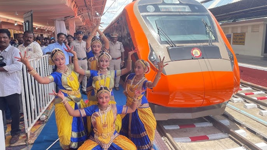 વડાપ્રધાને વર્ચ્યુઅલી મેરઠ-લખનૌ સહિત મદુરાઇ-બેંગ્લુરુ, ચેન્નાઇ-નાગરકોઇલની વંદે ભારત ટ્રેનને લીલીઝંડી આપી