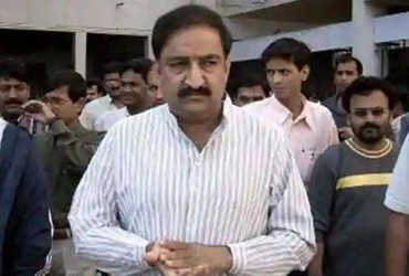 ગુજરાત રાજયના તત્કાલીન પૂર્વ ગૃહપ્રધાન હરેન પંડયાની હત્યાના ચકચારભર્યા કેસમાં 12 આરોપીઓ પૈકીના એક દોષિત ઠરેલા એવા અનસ માચીસવાલાની સજા માફીની અરજી રાજય સરકારે ફગાવી