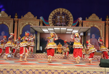 જૂનાગઢનાં આંગણે મોંઘેરા મહેમાન બનેલા મહંત સ્વામી મહારાજ સાથે આજની સોનેરી સાંજે સભાના પ્રારંભે શહેર સાંસ્કૃતિક દિન’ યોજાયો હતો ,