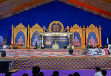 અક્ષર મંદિર ખાતે વિરાજમાન પરમ પૂજ્ય મહંત સ્વામી મહારાજે પ્રાતઃપૂજાનાં દર્શન આપ્યાં હતાં
