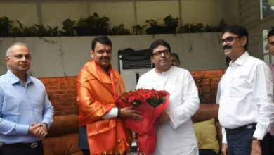 મહારાષ્ટ્ર નવનિર્માણ સેના (MNS)ના પ્રમુખ રાજ ઠાકરેએ દેવેન્દ્ર ફડણવીસ ને અભિનંદન પાઠવ્યા સારા કાર્યોમાં સહકારની ખાતરી આપી ,