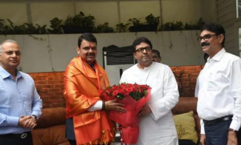 મહારાષ્ટ્ર નવનિર્માણ સેના (MNS)ના પ્રમુખ રાજ ઠાકરેએ દેવેન્દ્ર ફડણવીસ ને અભિનંદન પાઠવ્યા સારા કાર્યોમાં સહકારની ખાતરી આપી ,