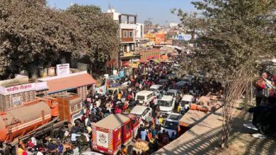 પ્રયાગરાજમાં ચાલી રહેલ મહાકુંભમાં દરરોજ લાખો ભક્તોની ભીડ ઉમટી રહી છે. જેના કારણે પ્રયાગરાજ છેલ્લા એક અઠવાડિયાથી ટ્રાફિક જામનો સામનો કરી રહ્યું છે