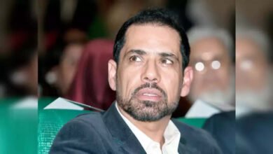 રોબર્ટ વાડ્રાની ફરી એક વખત આજે એન્ફોર્સમેન્ટ વિભાગે પુછપરછ કરી હતી. વાડ્રાને અગાઉ તા.8ના રોજ હાજર થવા સમન્સ હતું પણ તે વિદેશ હોવાથી હાજર થયા ન હતા.