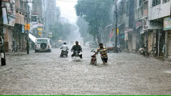 છેલ્લા 24 કલાકમાં રાજ્યના 99 તાલુકામાં વરસાદ વરસ્યો છે. સૌથી વધુ વાપીમાં 7 ઈંચ વરસાદ ખાબક્યો છે