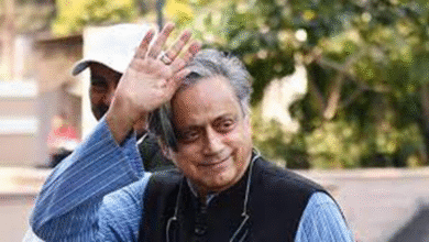 શશી થરૂર સર્વદલીય પ્રતિનિધિ મંડળની સાથે અમેરીકાનાં પ્રવાસે છે ત્યારે ; સવાલો ઉઠાવનાર કોંગ્રેસ ,