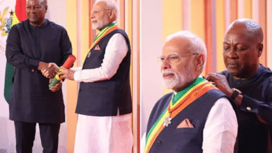 ઘાનાના રાષ્ટ્રપતિ જોન મહામા દ્વારા પીએમ મોદીને 'ઓફિસર ઓફ ધ ઓર્ડર ઓફ ધ સ્ટાર ઓફ ઘાના' થી સન્માનિત કરવામાં આવ્યા.