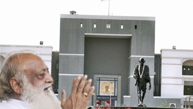 આસારામ બાપુને આરોગ્યના આધાર ઉપર એક મહિનાના જામીન લંબાવાનો આદેશ ગુજરાત હાઇકોર્ટ દ્વારા કરવામાં આવ્યો છે.